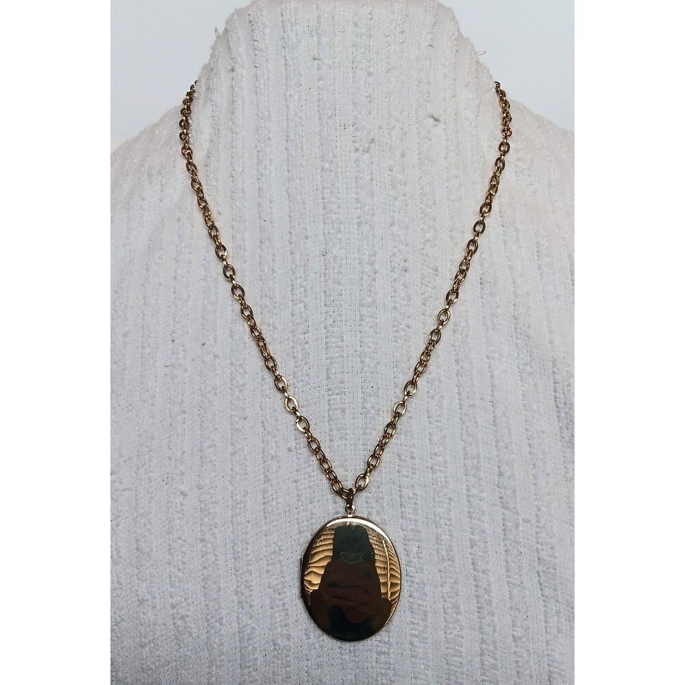 Large Vintage Goldtone Locket Necklace 24 in